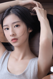 美女把尿口扒开灌牛奶